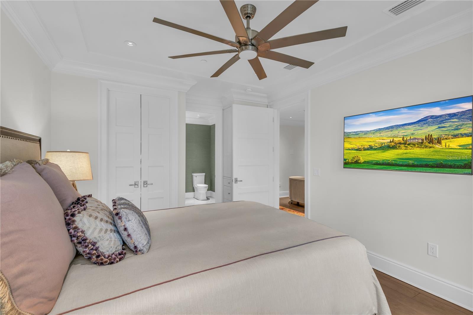 O6370317 Property Photo