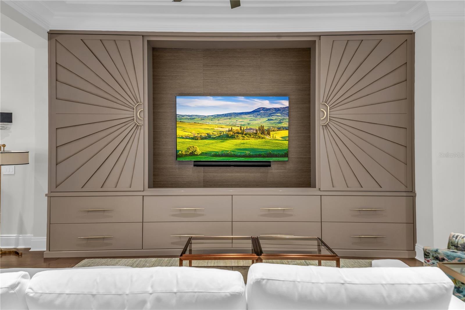 O6370317 Property Photo