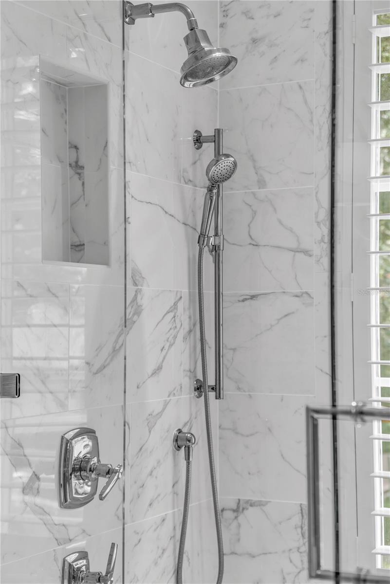 O6370317 Property Photo