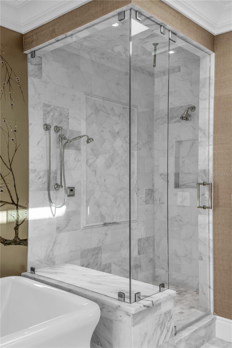 O6370317 Property Photo