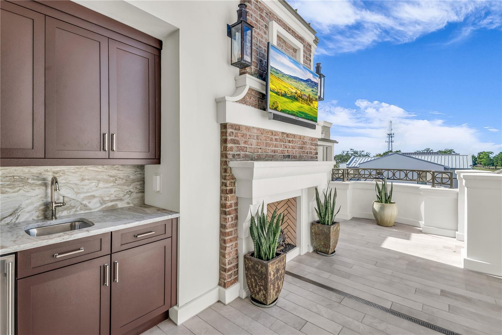 O6370317 Property Photo