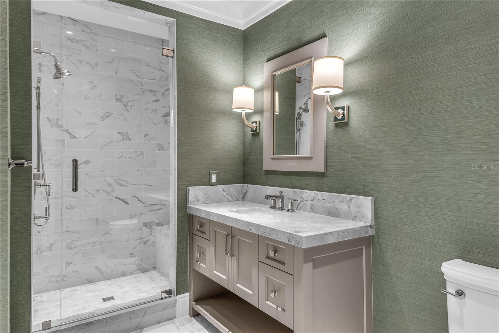 O6370317 Property Photo