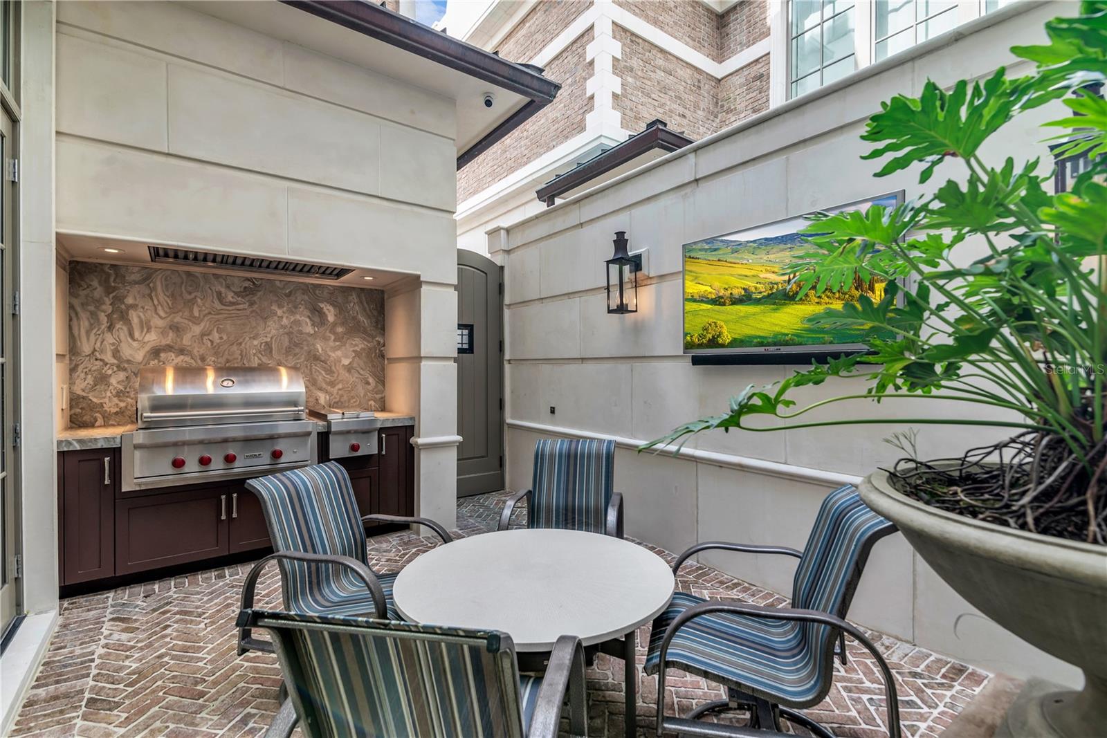 O6370317 Property Photo