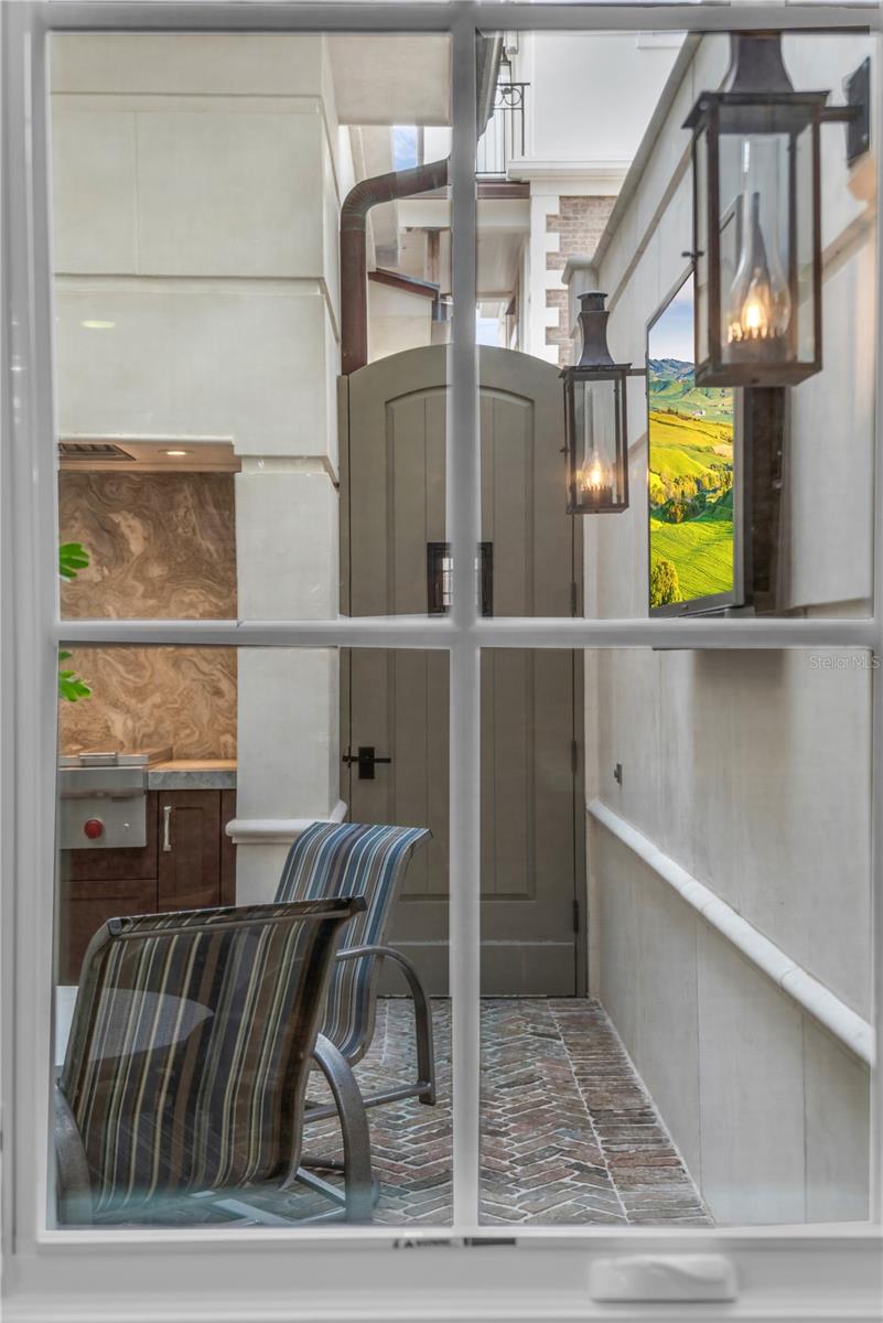 O6370317 Property Photo