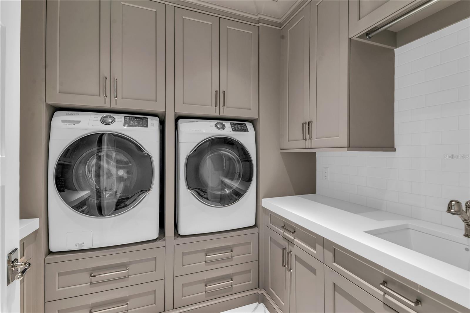 O6370317 Property Photo