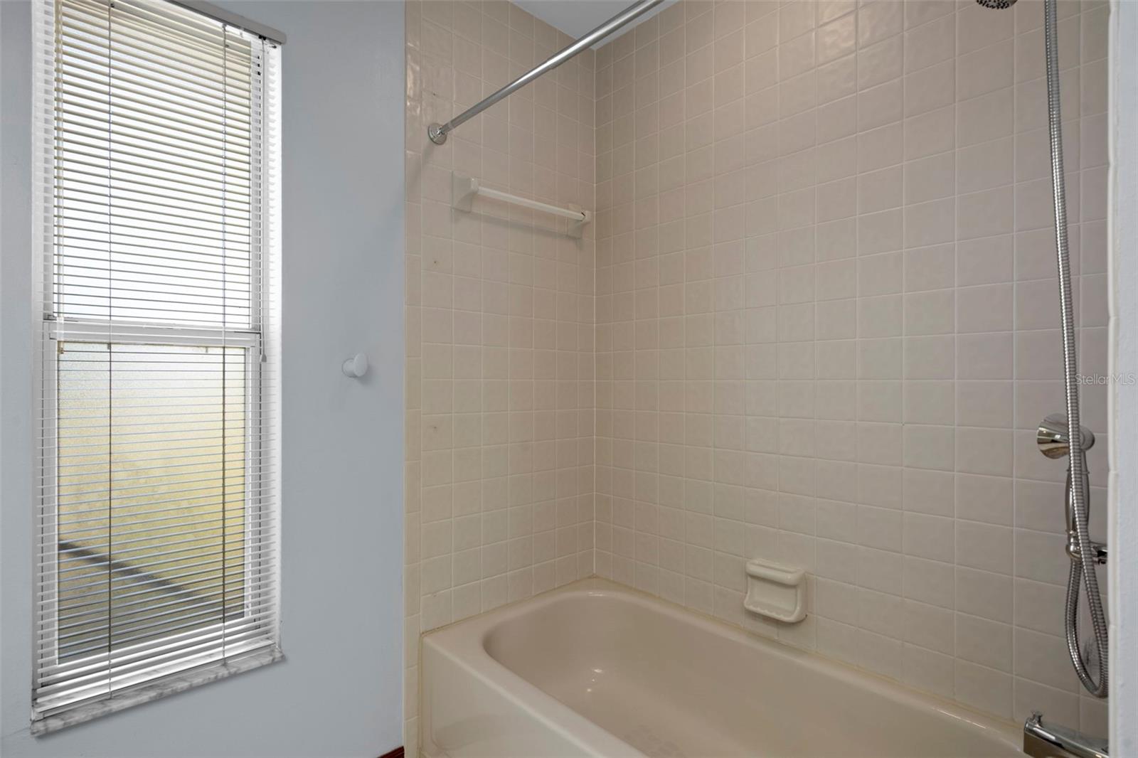 Second bath with tub/shower combo