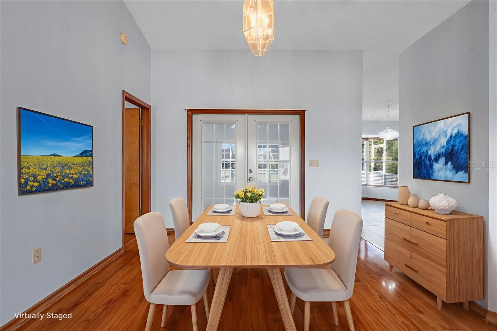 Virtually staged dining room