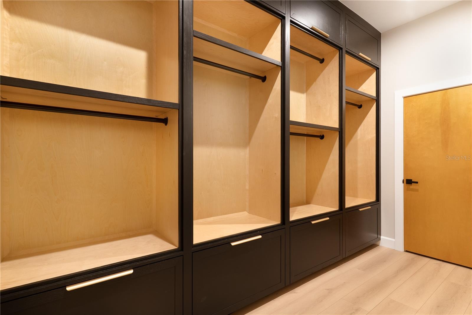 A4676619 Property Photo