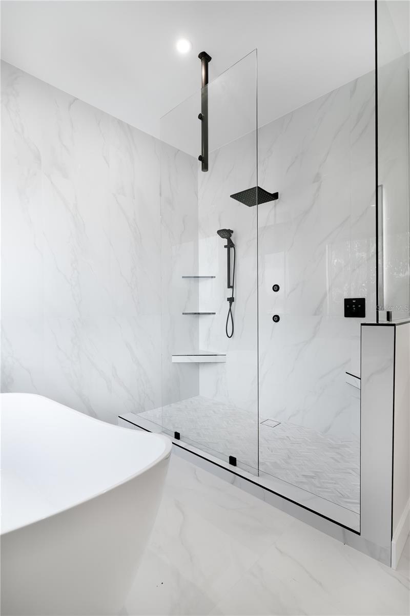 A4676619 Property Photo