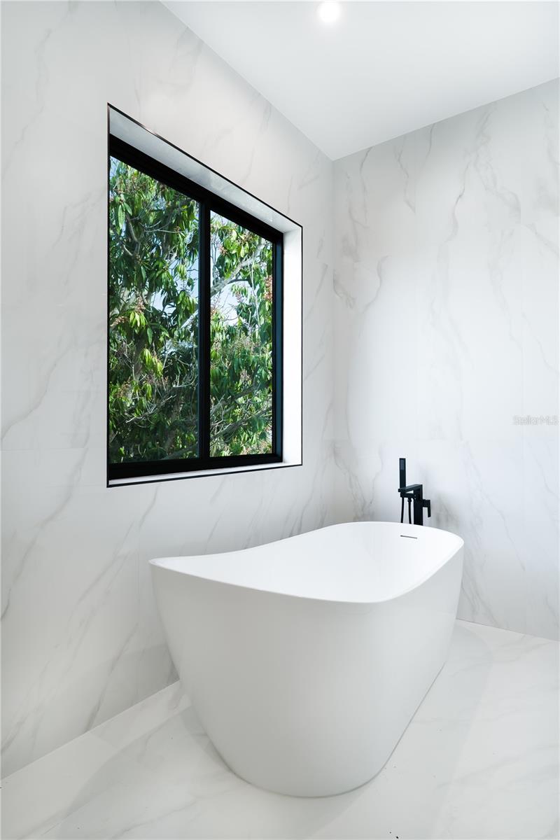 A4676619 Property Photo