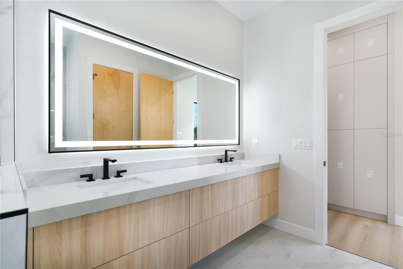 A4676619 Property Photo