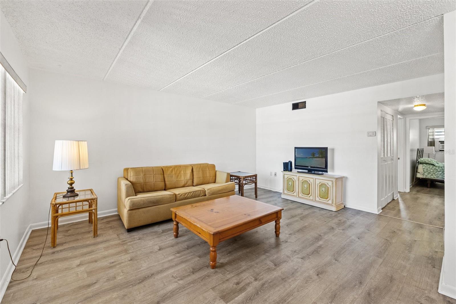 TB8460080 Property Photo