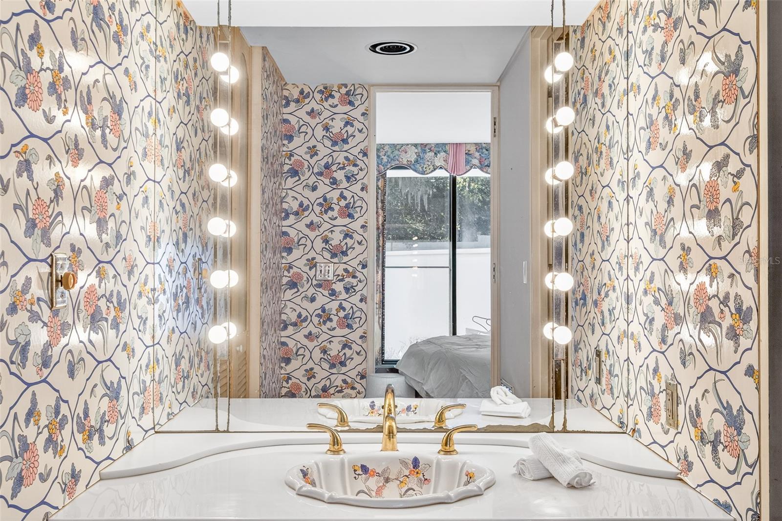 O6370385 Property Photo