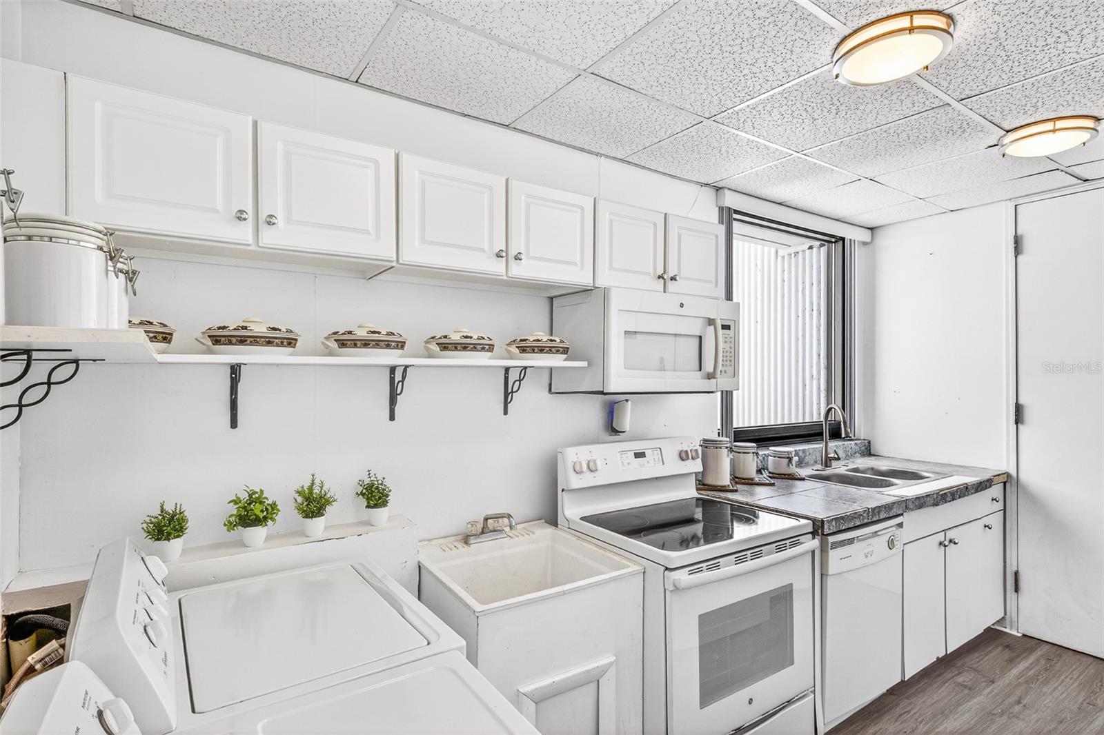 O6370385 Property Photo