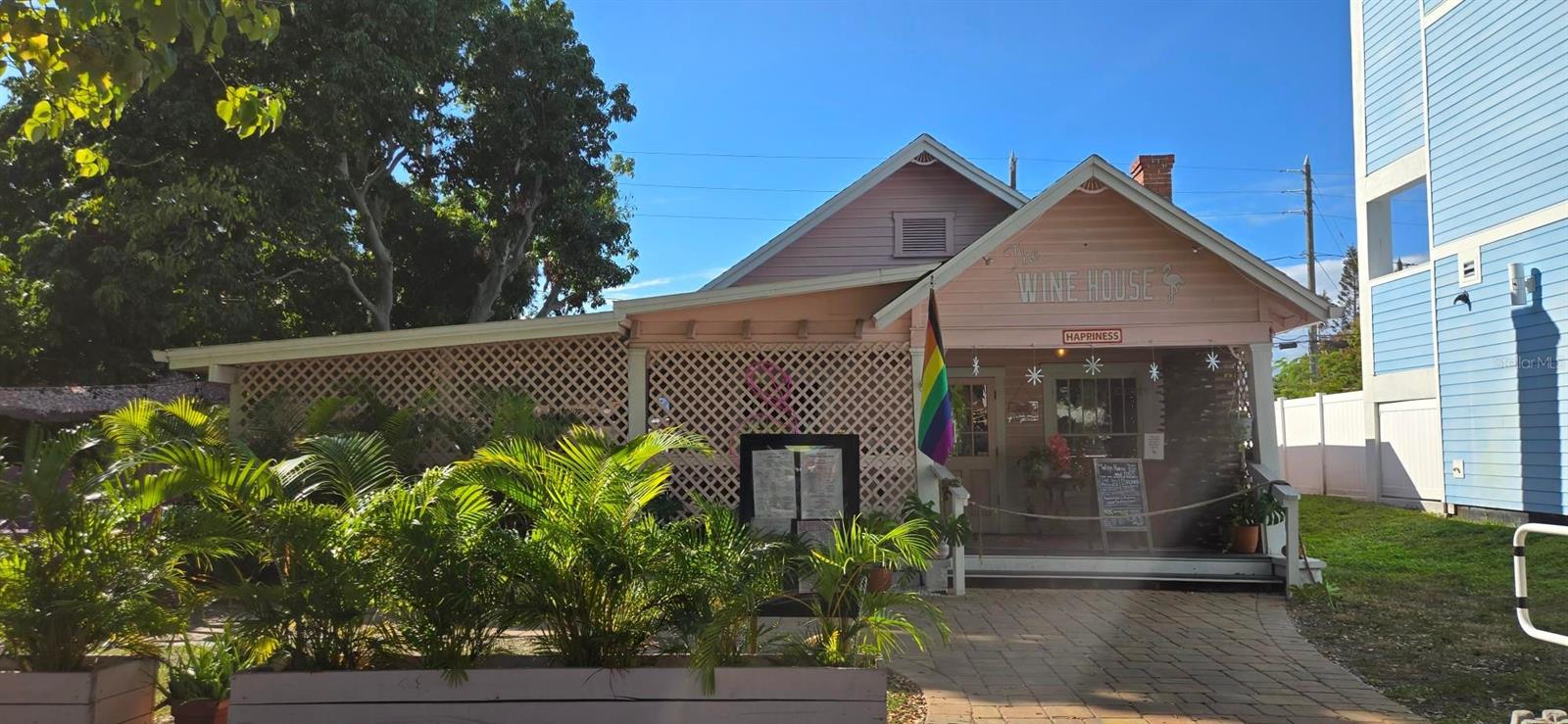 Gulfport Wine House on Beach Blvd.