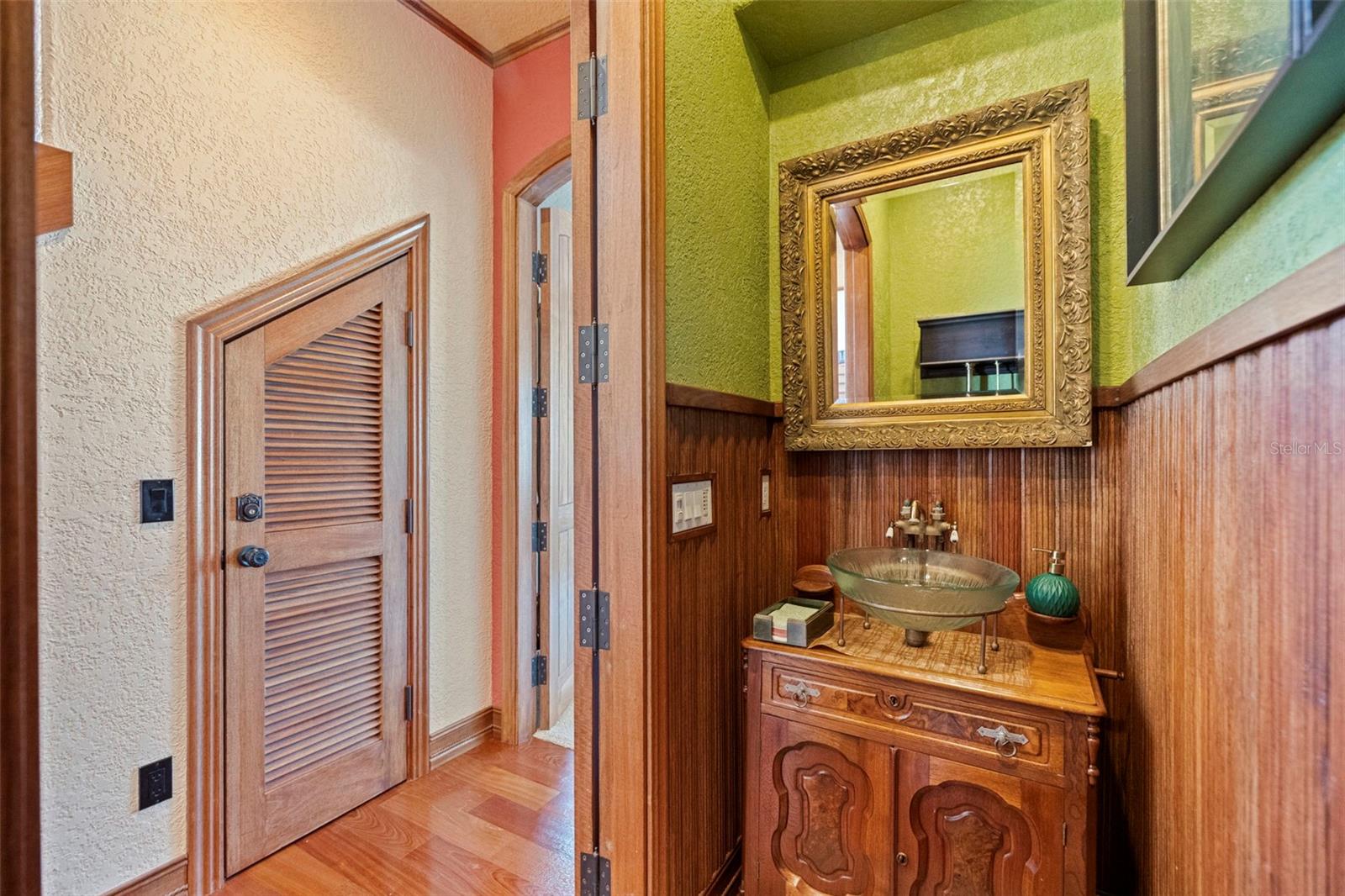 TB8460108 Property Photo