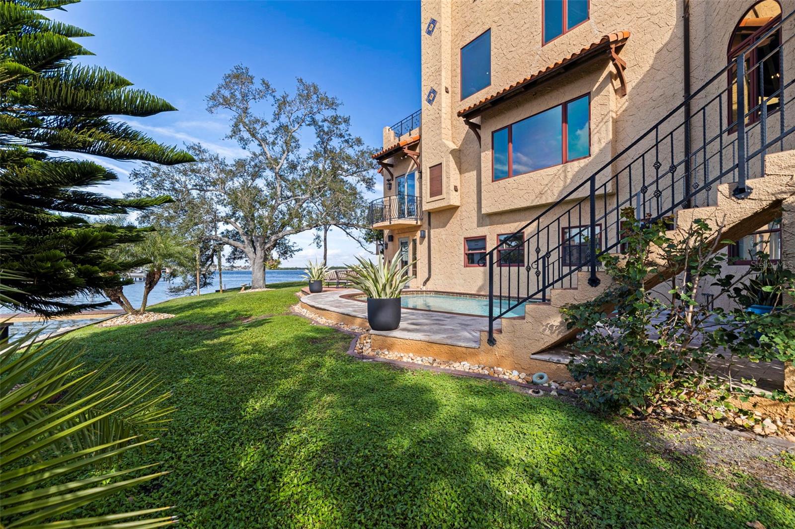 TB8460108 Property Photo