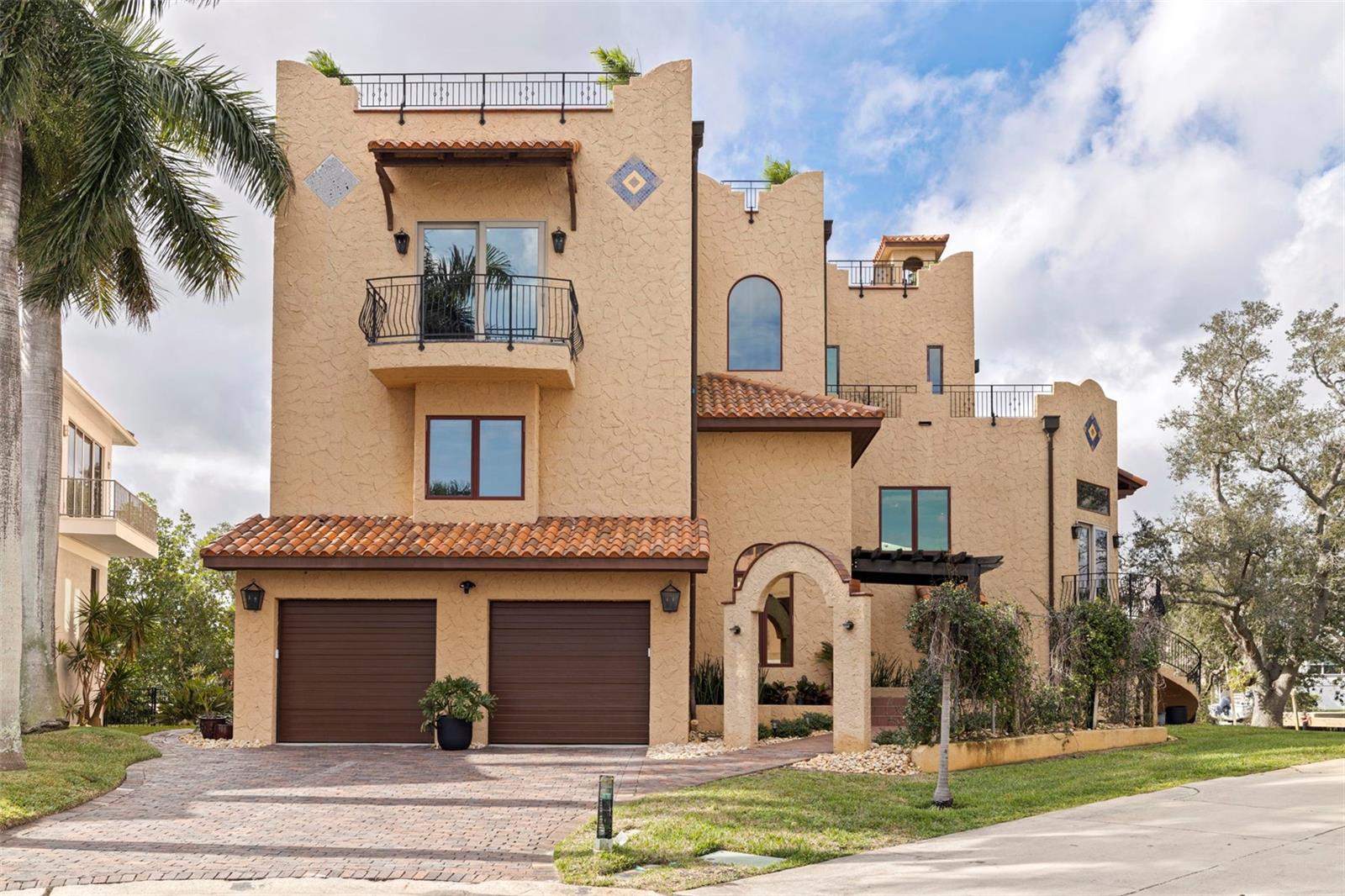 TB8460108 Property Photo