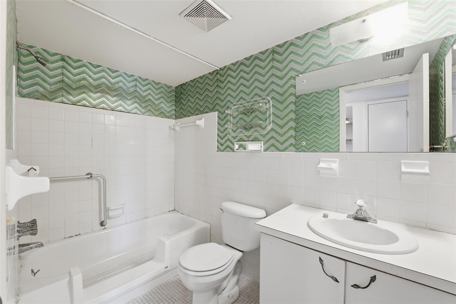 TB8460156 Property Photo