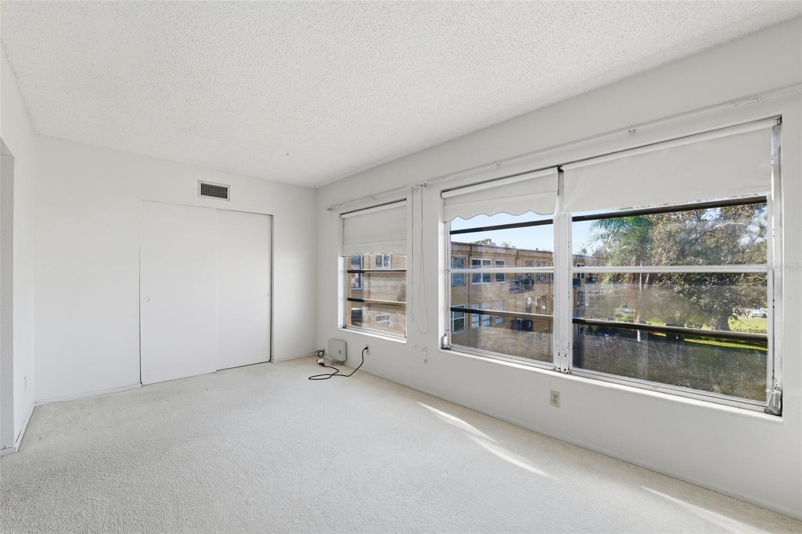 TB8460156 Property Photo