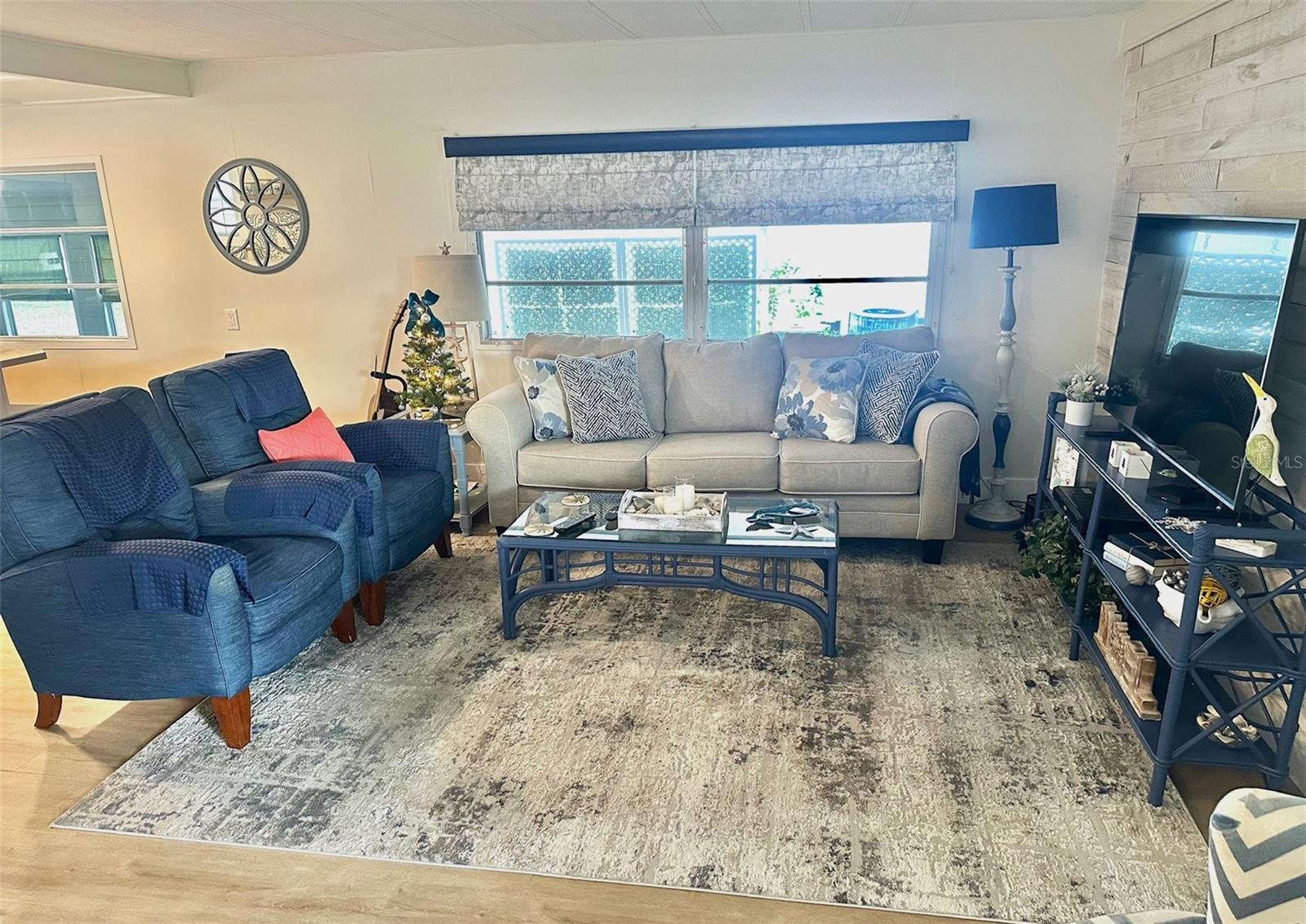 TB8460165 Property Photo