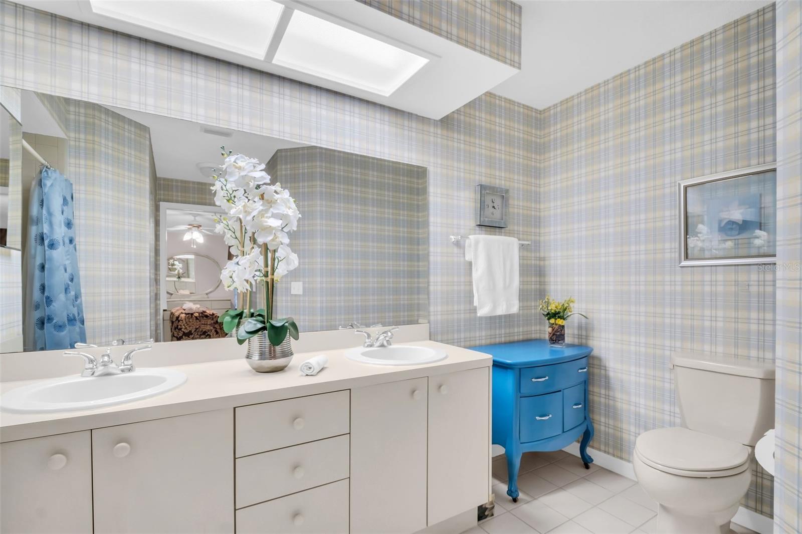 Spacious en-suite featuring dual sinks & abundant cabinetry~