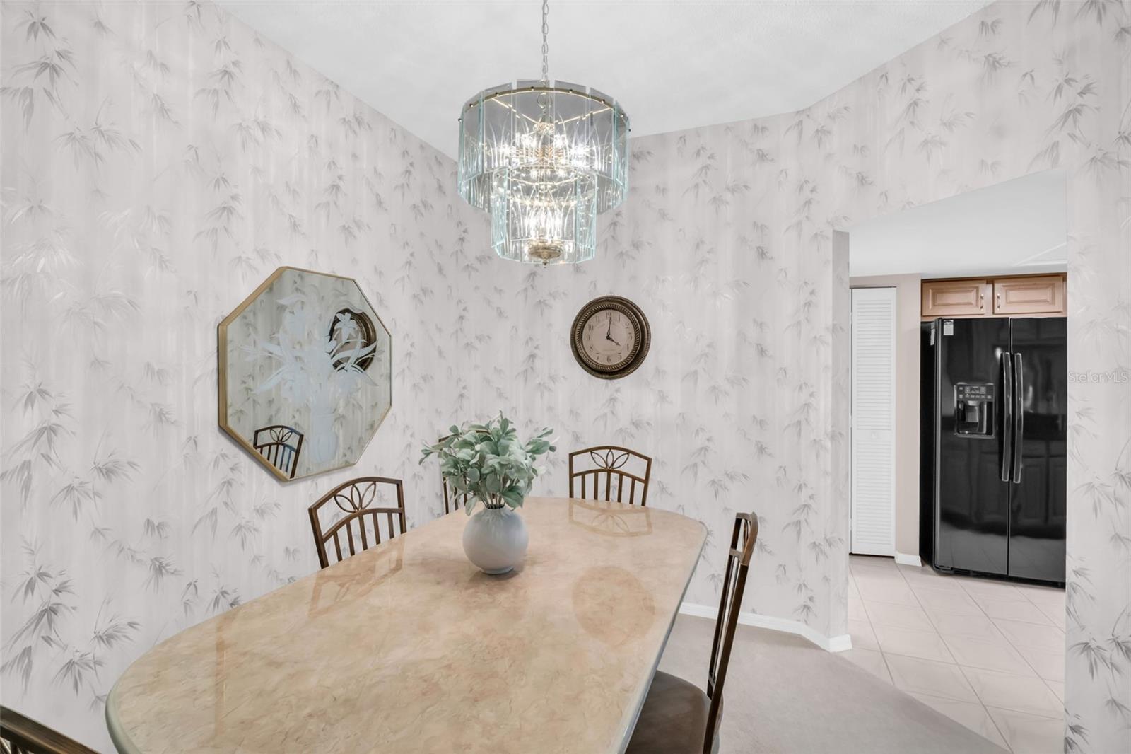 Beautiful lighting & the perfect space for holiday dinners & gatherings~