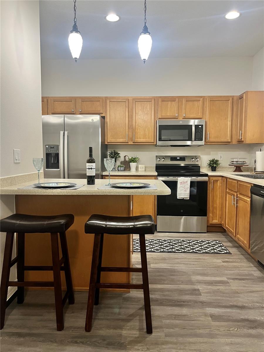 A breakfast bar is a great spot for conversations with the chef!