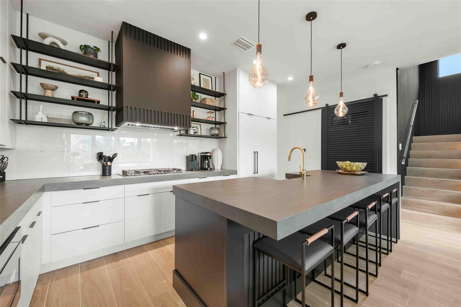 A4676665 Property Photo