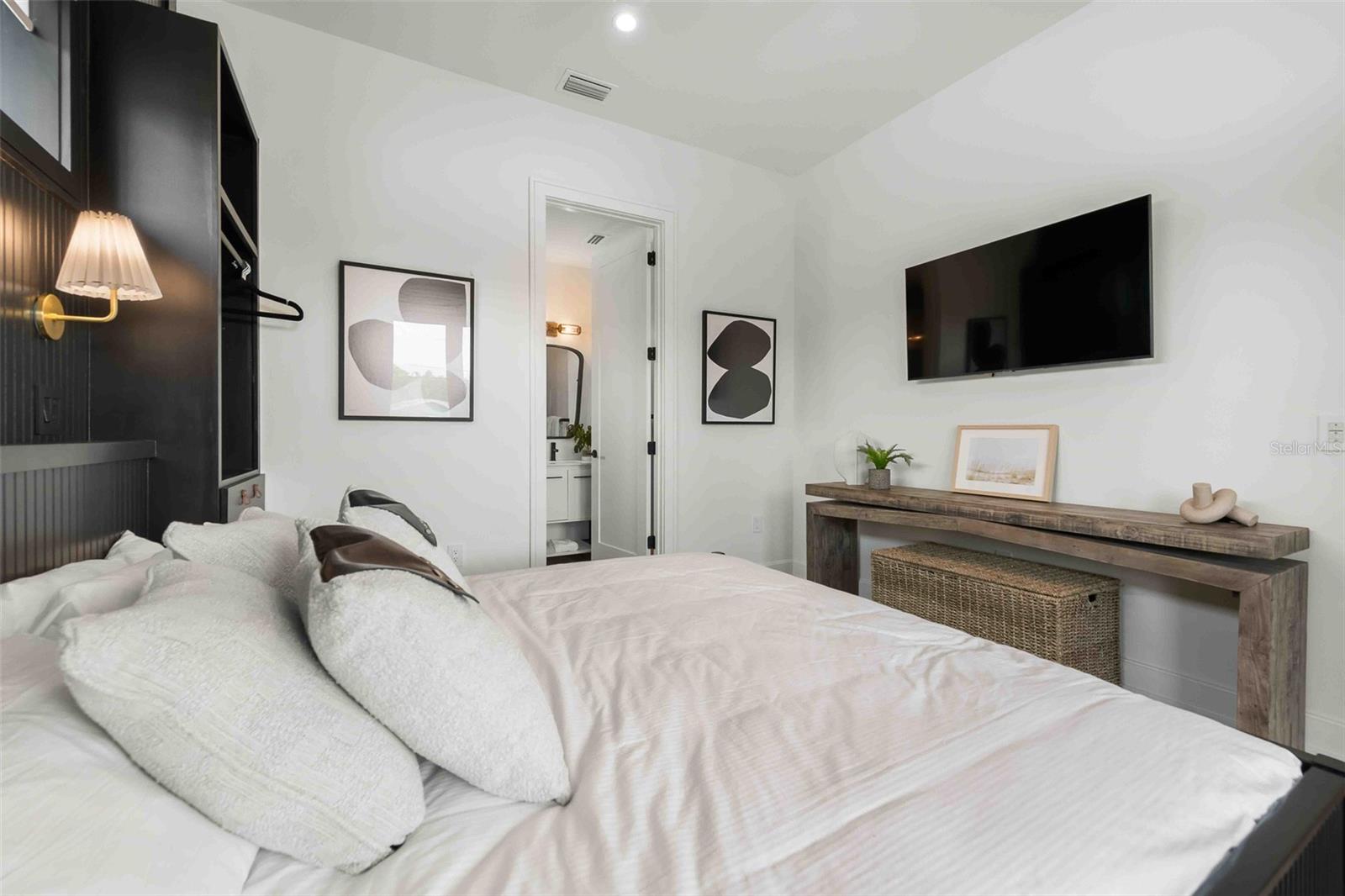 A4676665 Property Photo