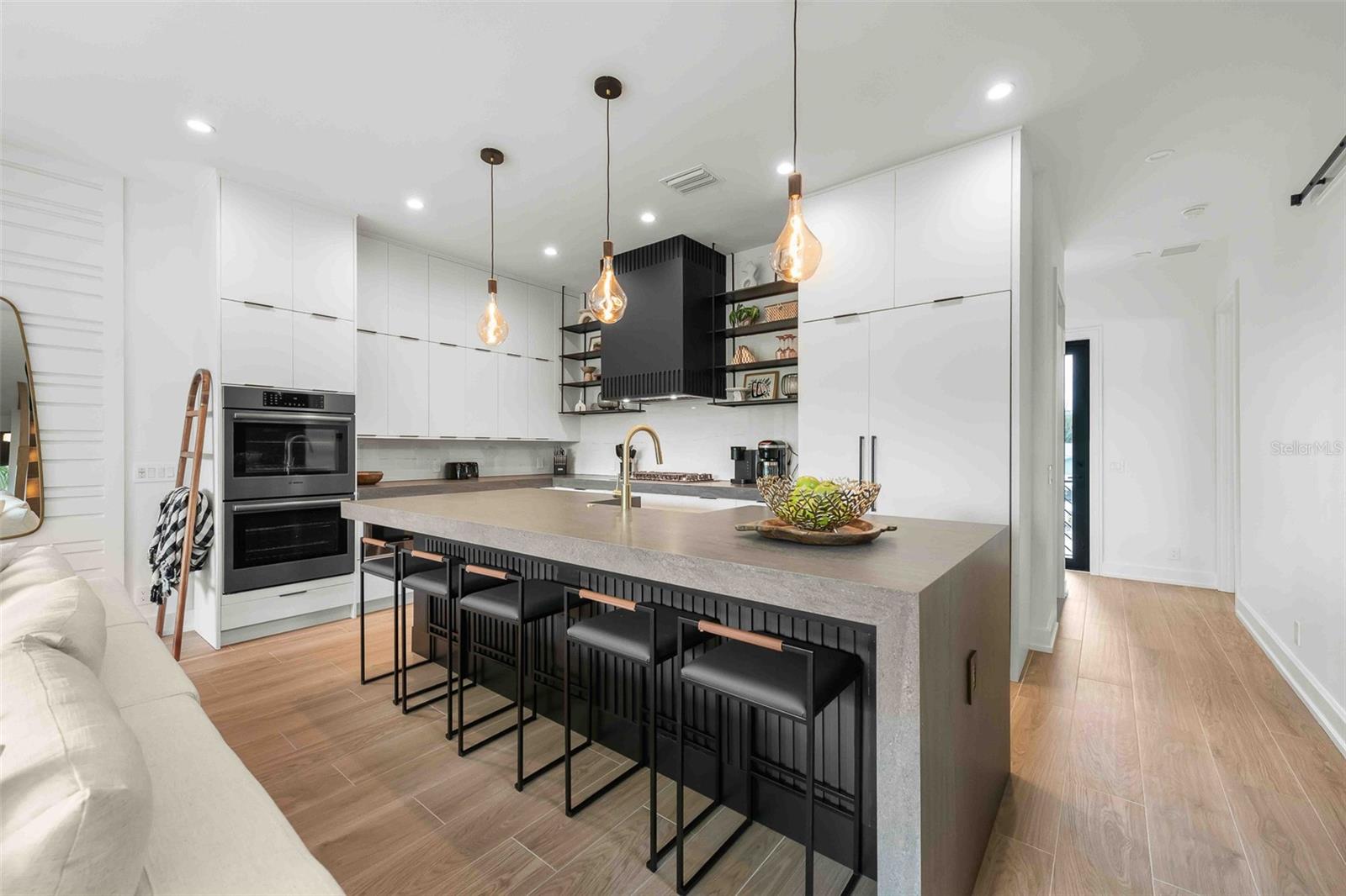 A4676665 Property Photo