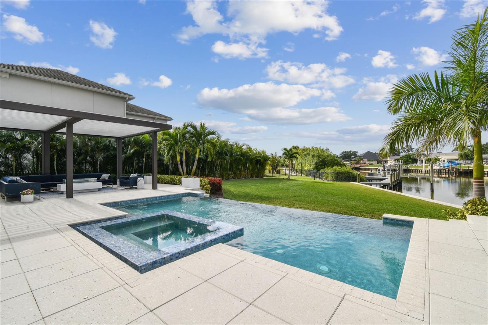 TB8460255 Property Photo