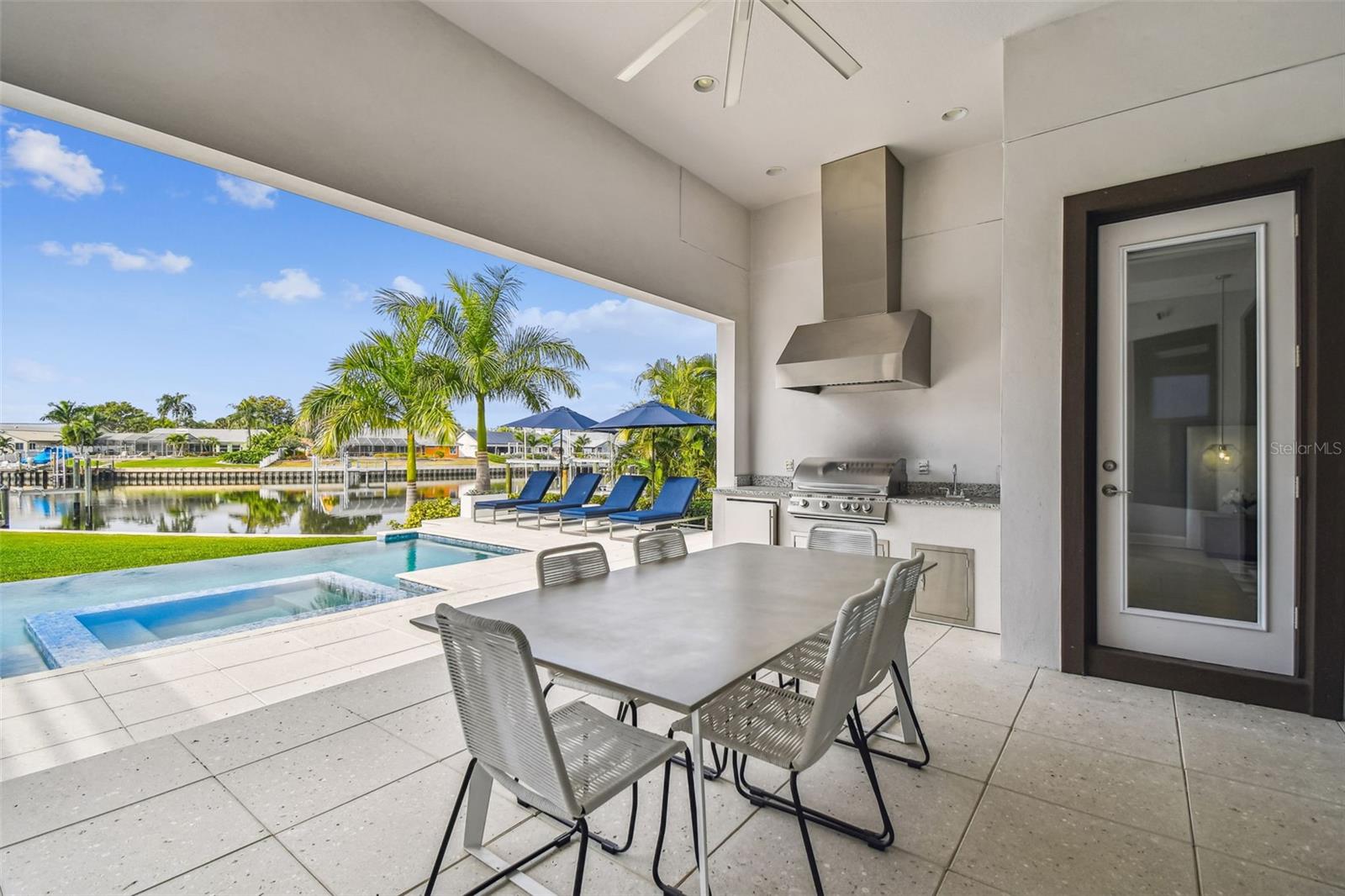 TB8460255 Property Photo