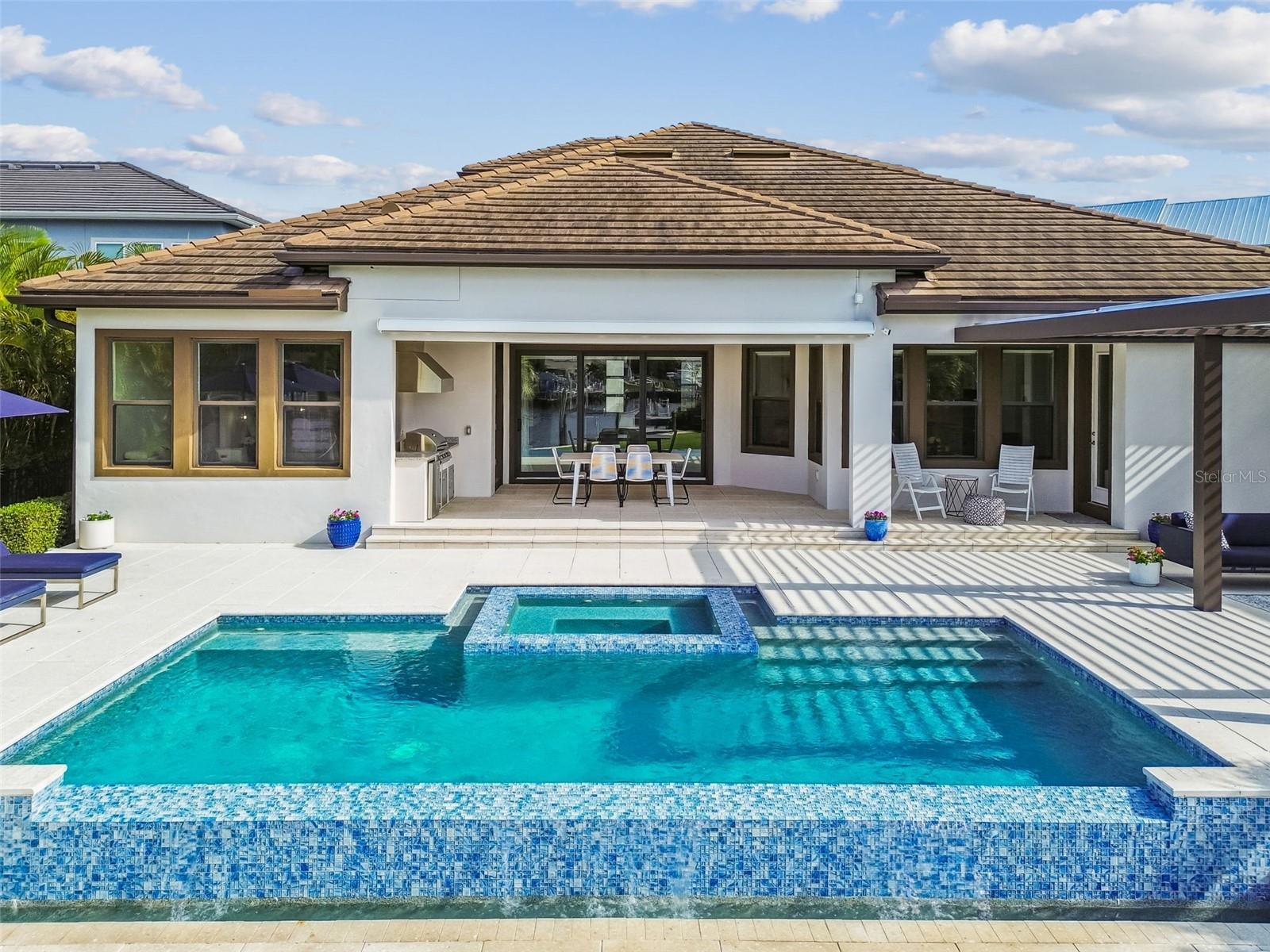 TB8460255 Property Photo