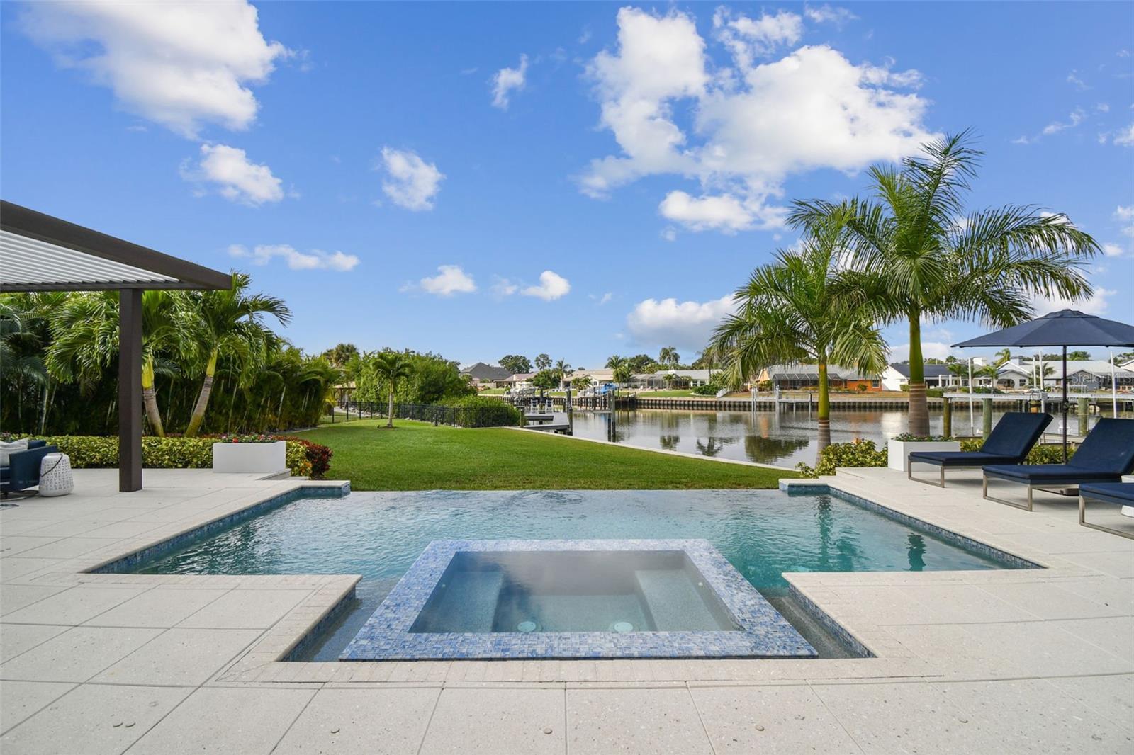 TB8460255 Property Photo