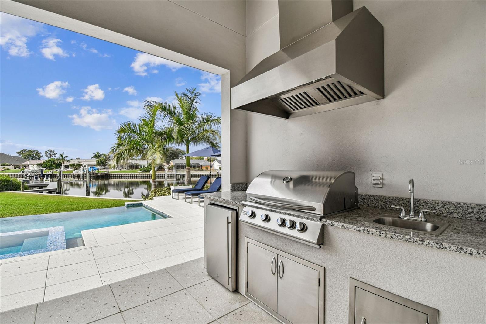 TB8460255 Property Photo