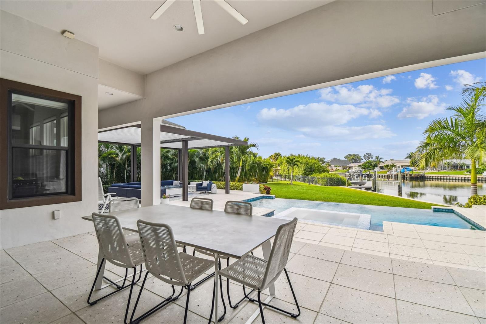 TB8460255 Property Photo