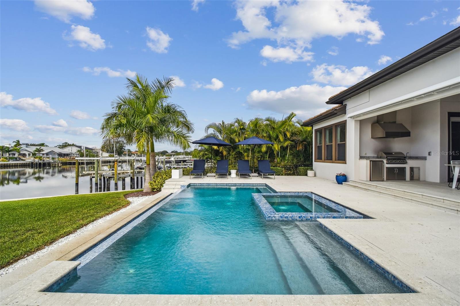 TB8460255 Property Photo