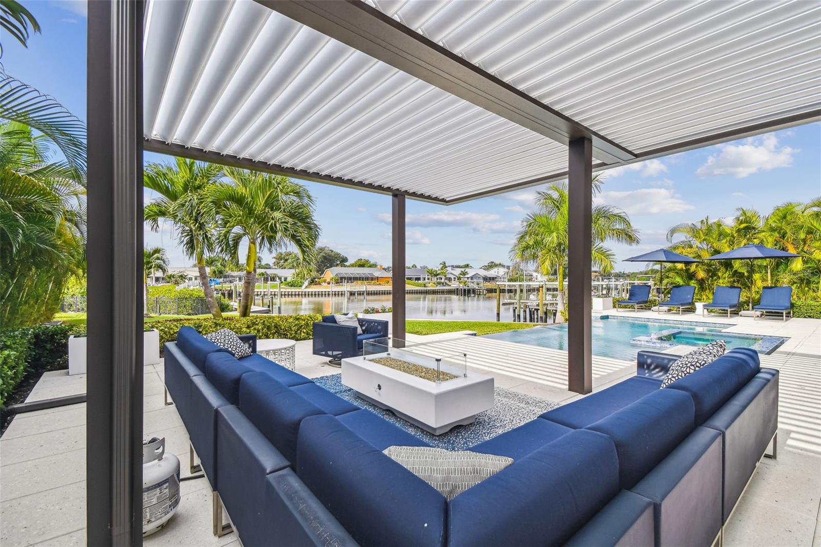 TB8460255 Property Photo