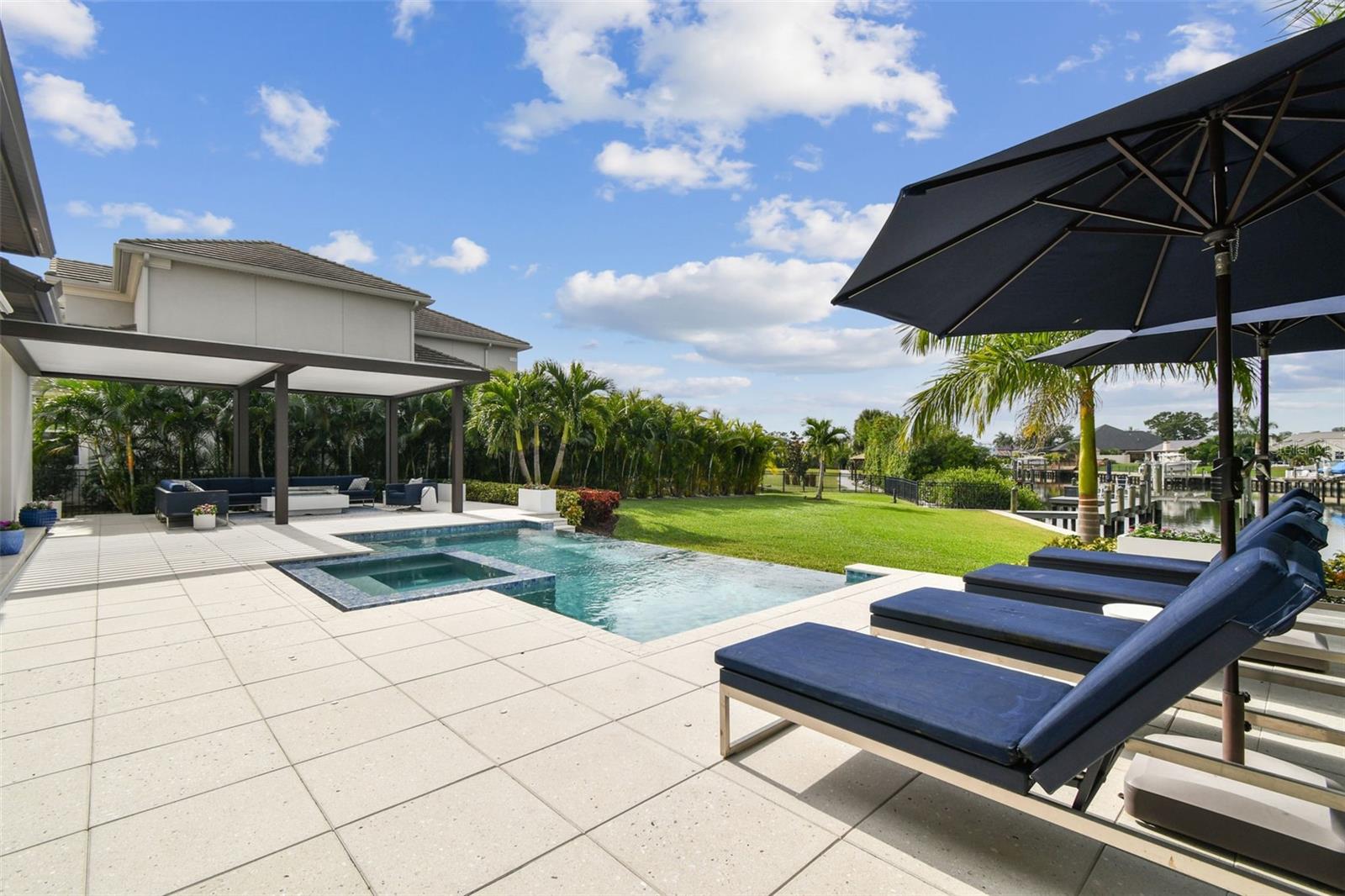 TB8460255 Property Photo