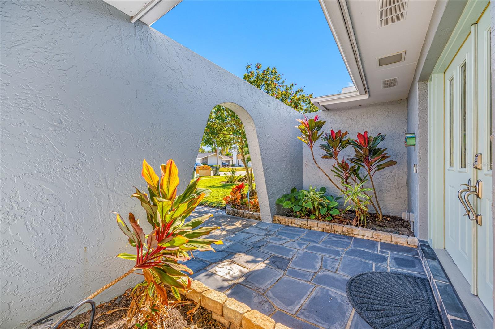 1862 DEL ROBLES DRIVE, CLEARWATER, Florida 33764 - ENTRY WAY