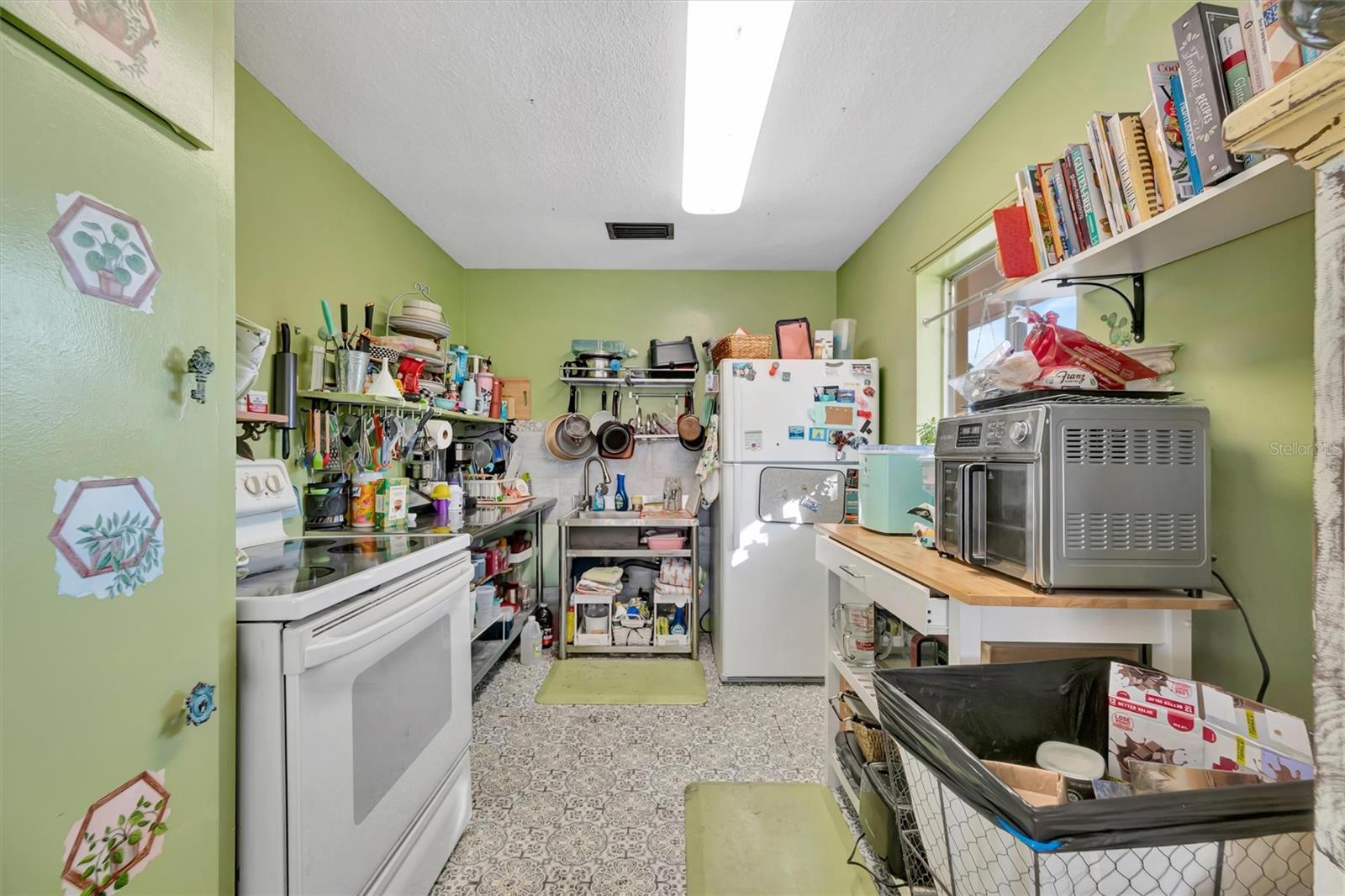 TB8460284 Property Photo