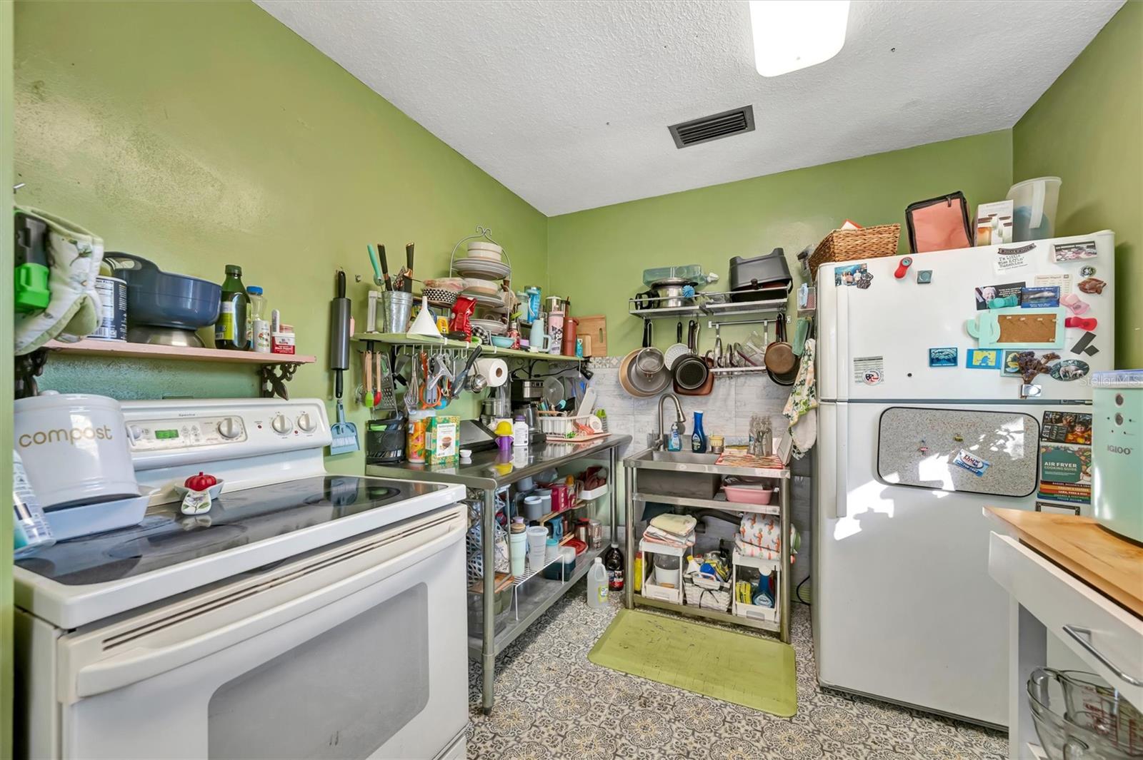 TB8460284 Property Photo