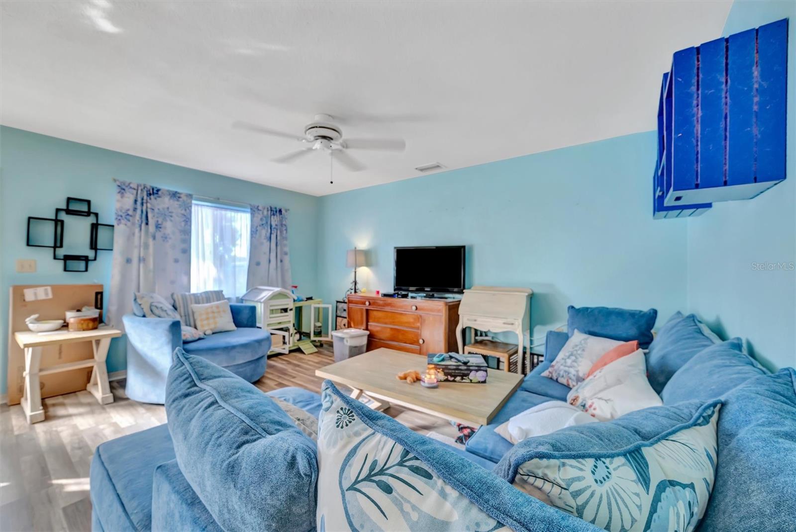 TB8460284 Property Photo