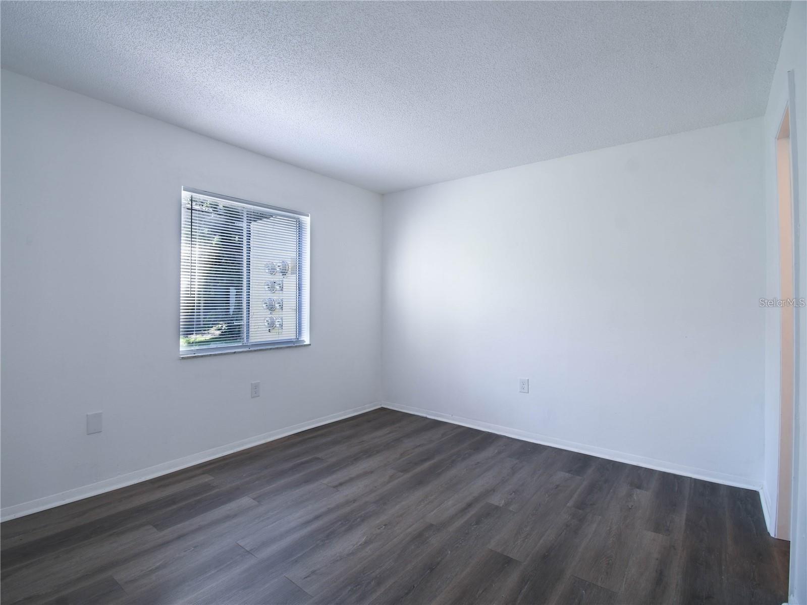 TB8460293 Property Photo