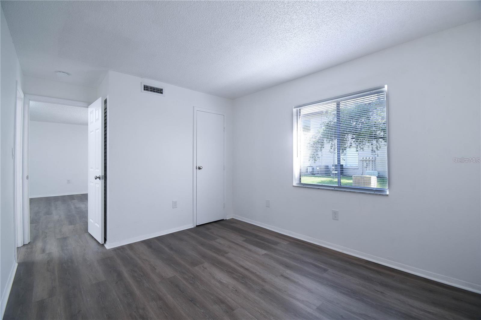 TB8460293 Property Photo