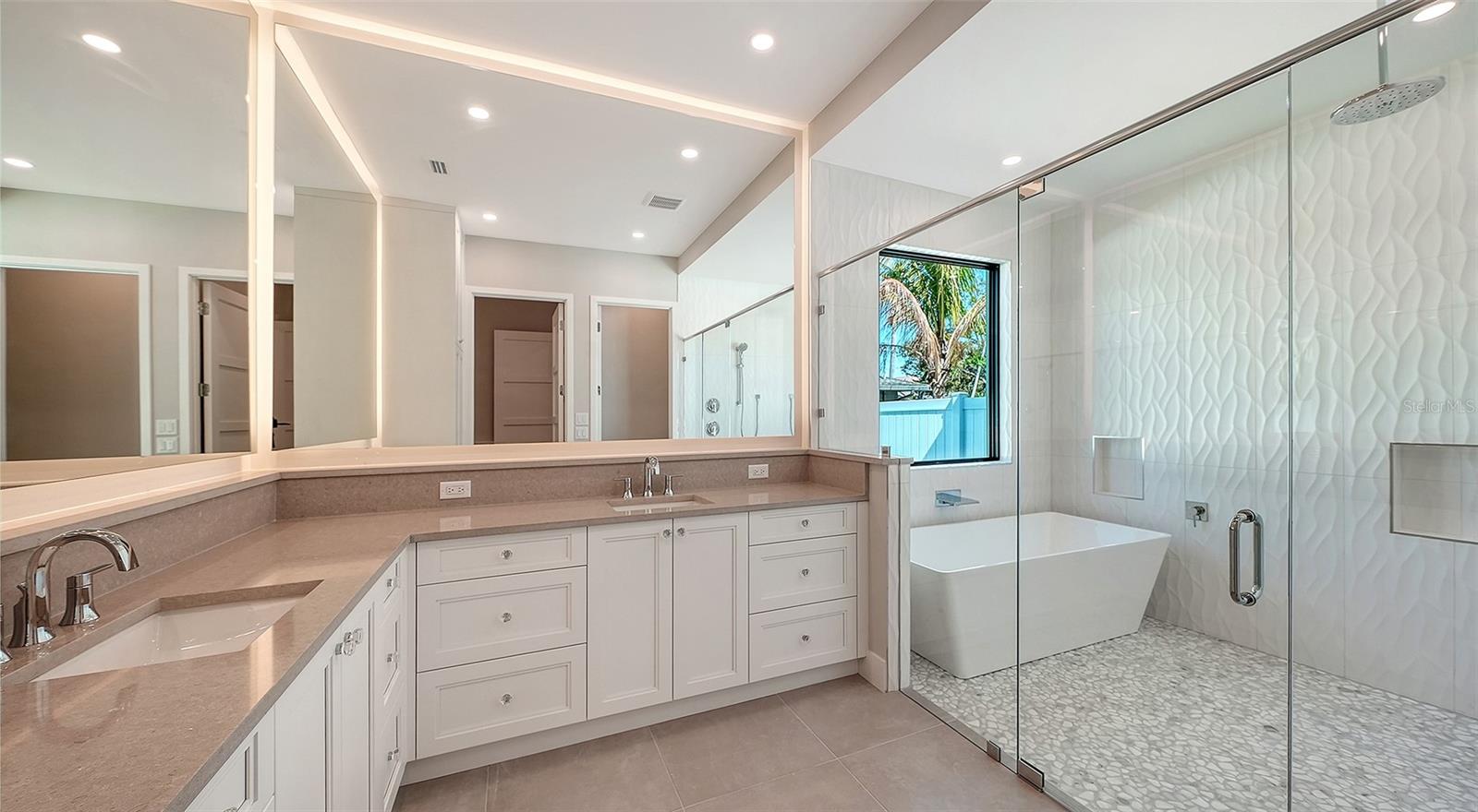 A4676686 Property Photo