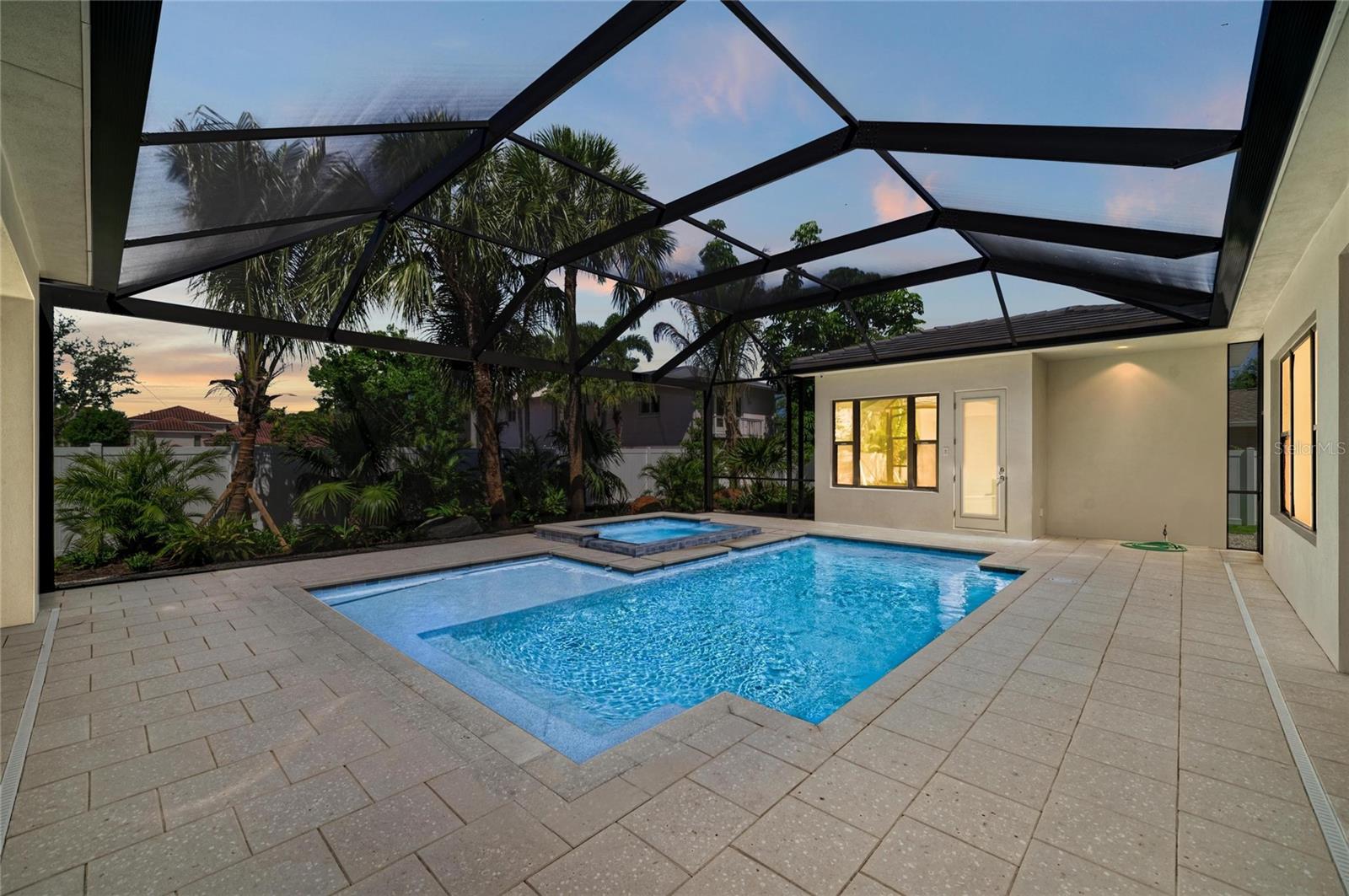 A4676686 Property Photo