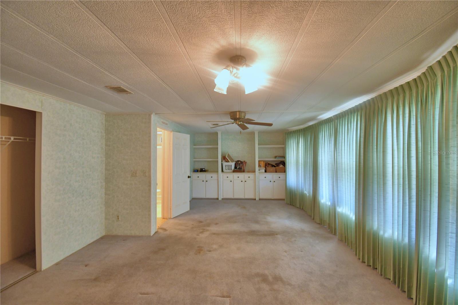 P4937395 Property Photo