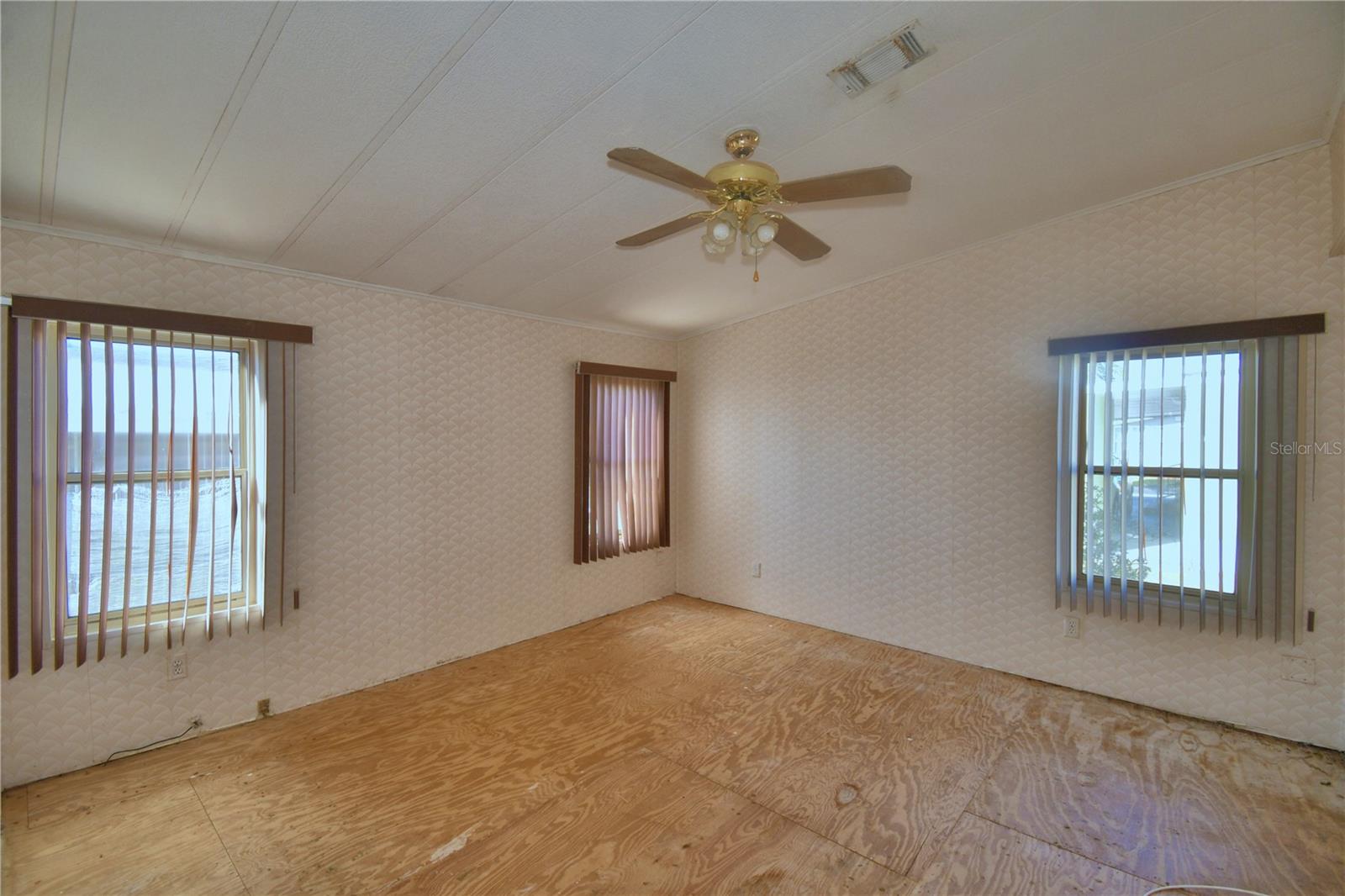 P4937395 Property Photo